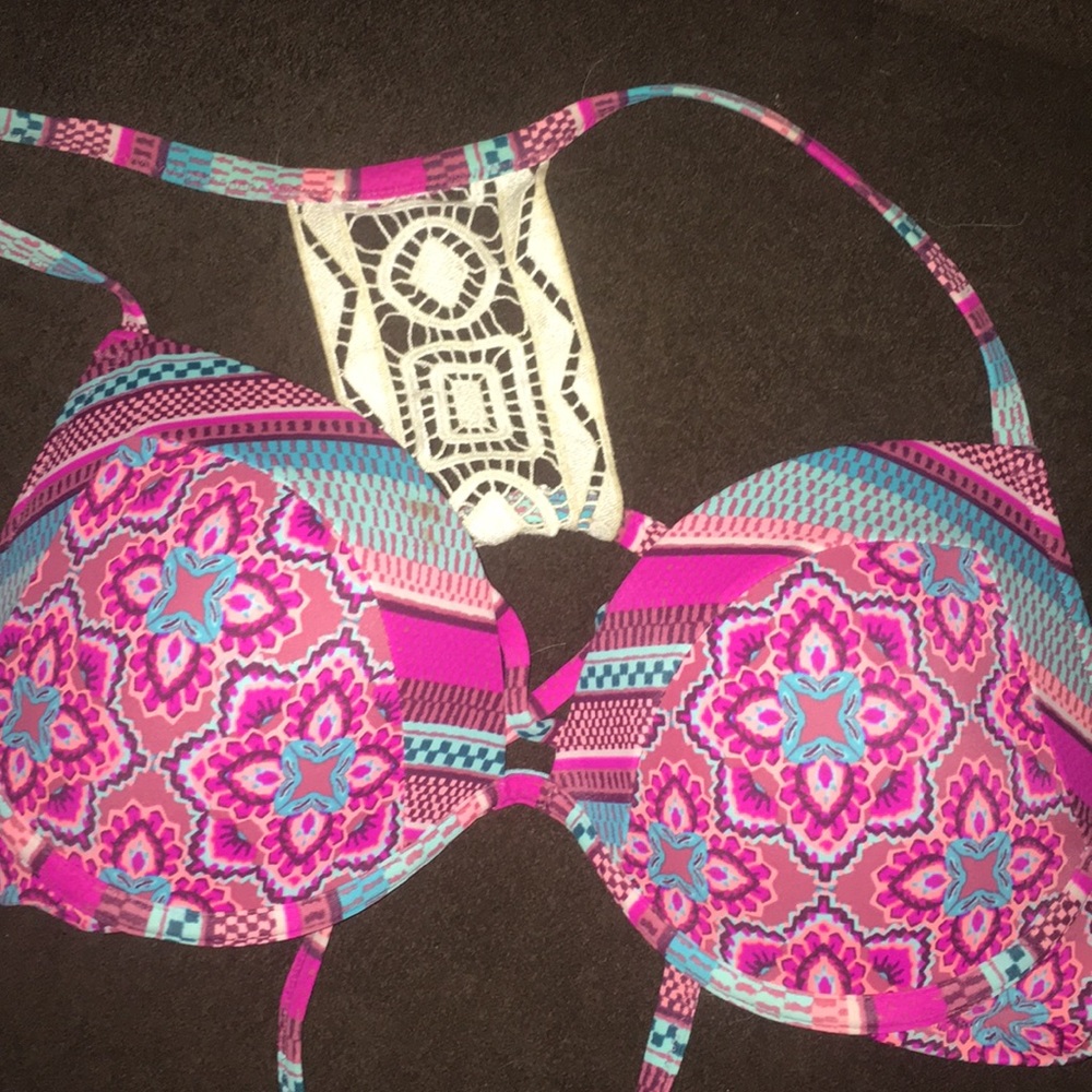 Cute bikini top worn like 3 times